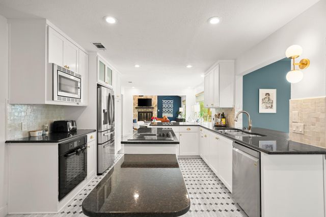 10700 Windridge DR, Austin, TX 78759