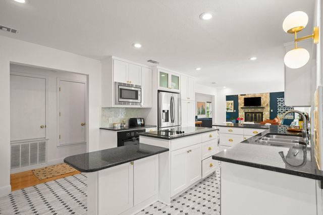 10700 Windridge DR, Austin, TX 78759