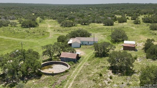 104 SD 14070, Rocksprings, TX 78880