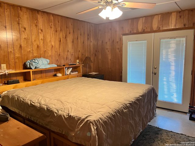 104 SD 14070, Rocksprings, TX 78880