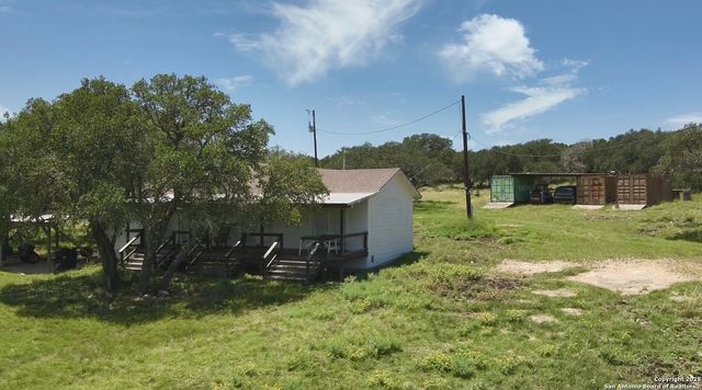 104 SD 14070, Rocksprings, TX 78880