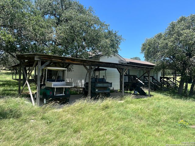 104 SD 14070, Rocksprings, TX 78880