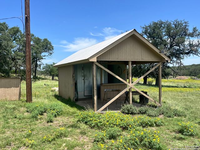 104 SD 14070, Rocksprings, TX 78880