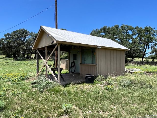 104 SD 14070, Rocksprings, TX 78880
