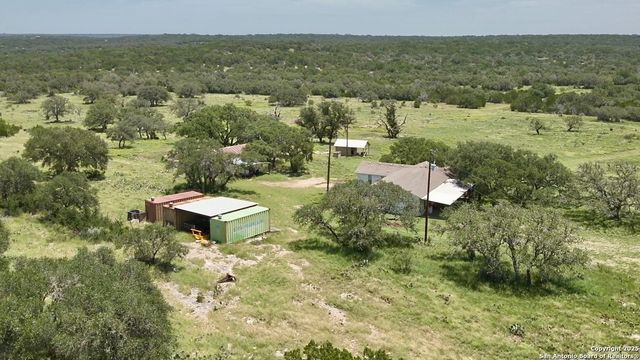104 SD 14070, Rocksprings, TX 78880