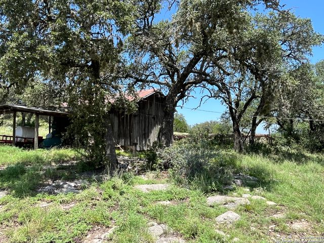104 SD 14070, Rocksprings, TX 78880