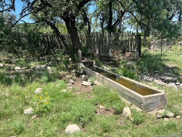 104 SD 14070, Rocksprings, TX 78880