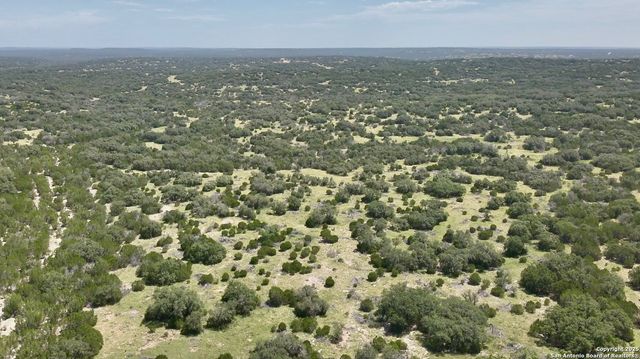 104 SD 14070, Rocksprings, TX 78880
