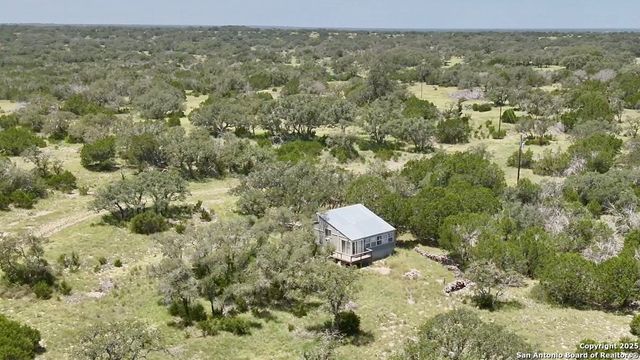 104 SD 14070, Rocksprings, TX 78880