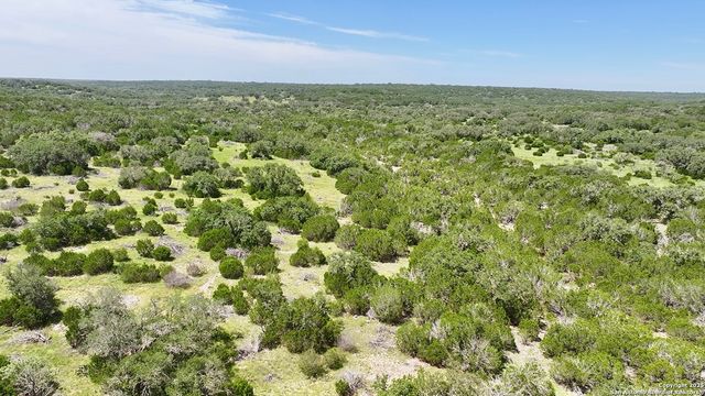 104 SD 14070, Rocksprings, TX 78880
