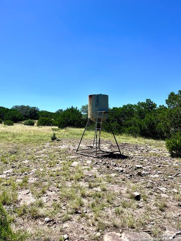 104 SD 14070, Rocksprings, TX 78880