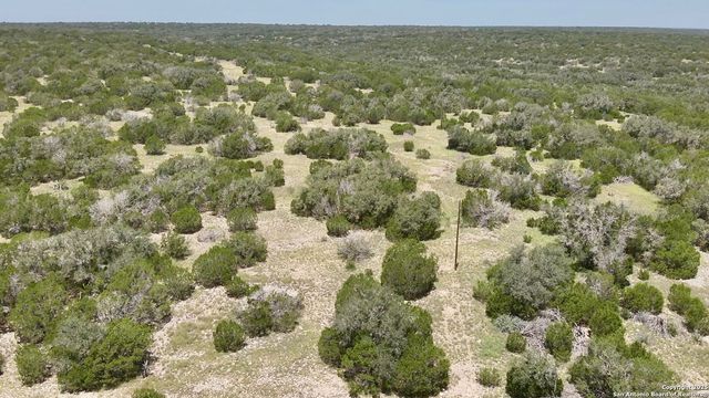 104 SD 14070, Rocksprings, TX 78880