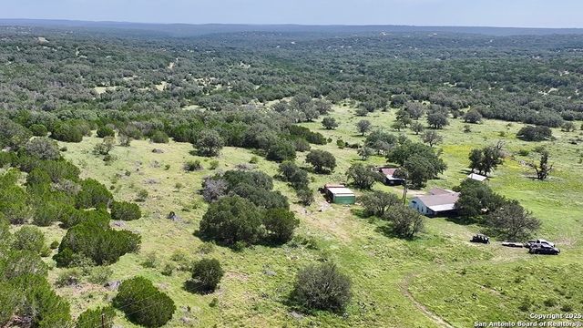 104 SD 14070, Rocksprings, TX 78880