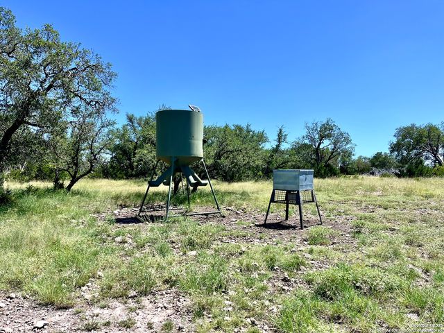 104 SD 14070, Rocksprings, TX 78880