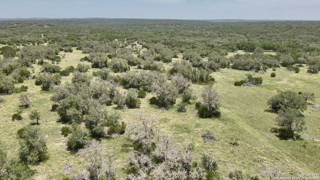 104 SD 14070, Rocksprings, TX 78880