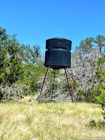 104 SD 14070, Rocksprings, TX 78880