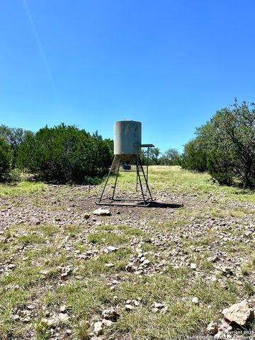 104 SD 14070, Rocksprings, TX 78880