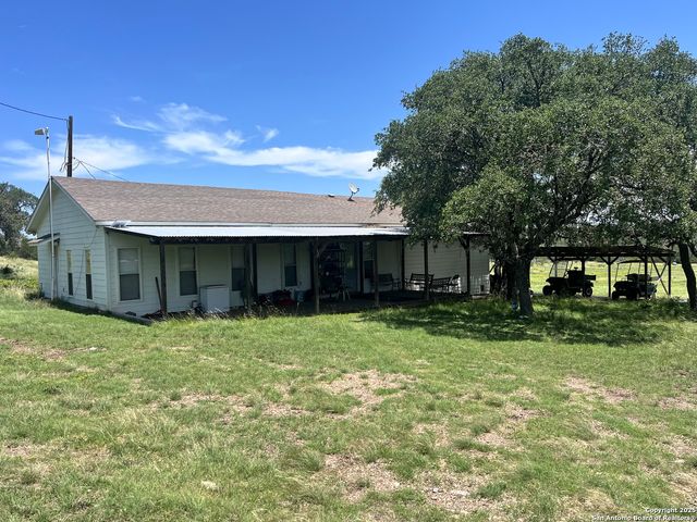 104 SD 14070, Rocksprings, TX 78880