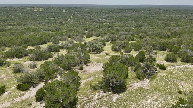 104 SD 14070, Rocksprings, TX 78880
