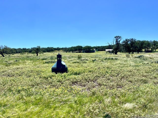 104 SD 14070, Rocksprings, TX 78880