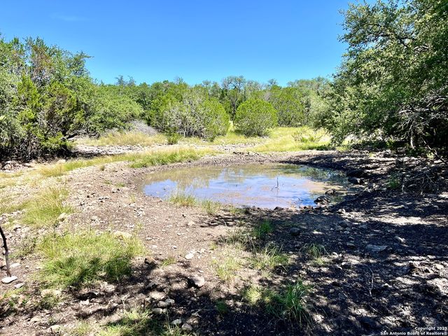 104 SD 14070, Rocksprings, TX 78880