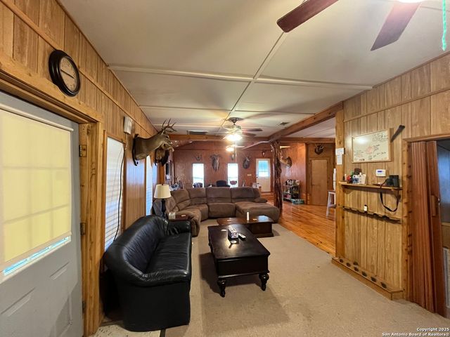 104 SD 14070, Rocksprings, TX 78880