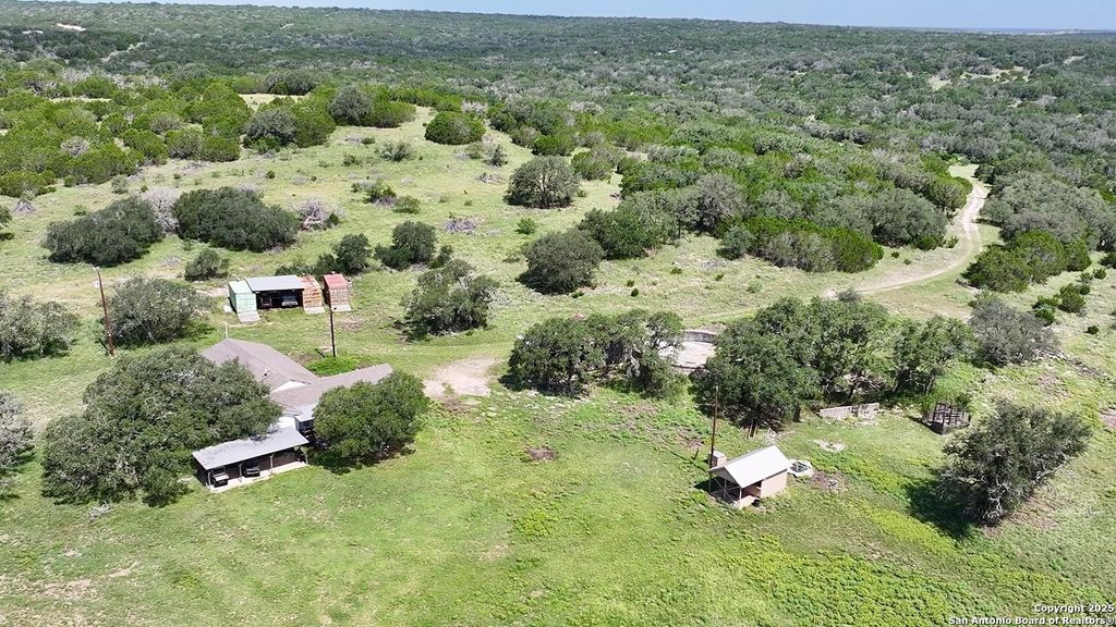 104 SD 14070, Rocksprings, TX 78880