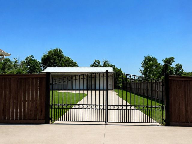 5118 Landon Lane, Baytown, TX 77523