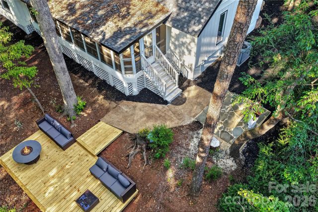 1068 Gauguin Lane, Tega Cay, SC 29708