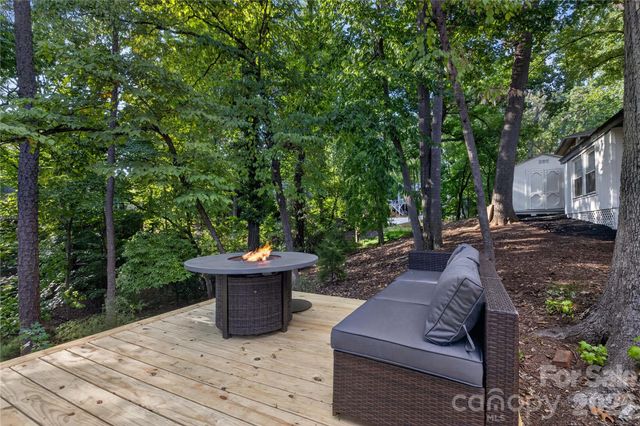 1068 Gauguin Lane, Tega Cay, SC 29708