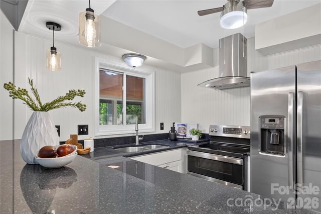 1068 Gauguin Lane, Tega Cay, SC 29708