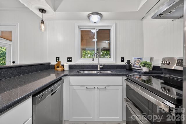 1068 Gauguin Lane, Tega Cay, SC 29708
