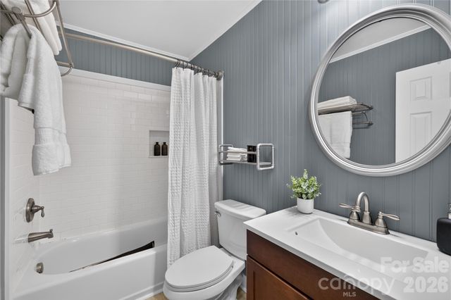 1068 Gauguin Lane, Tega Cay, SC 29708