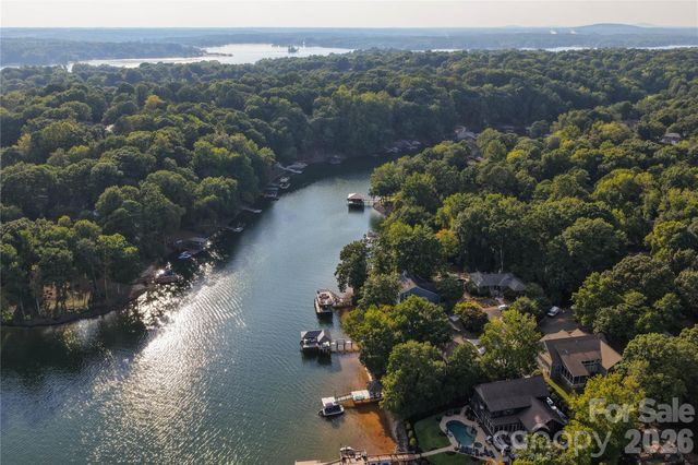1068 Gauguin Lane, Tega Cay, SC 29708