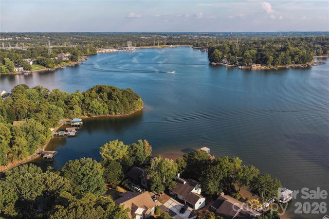 1068 Gauguin Lane, Tega Cay, SC 29708