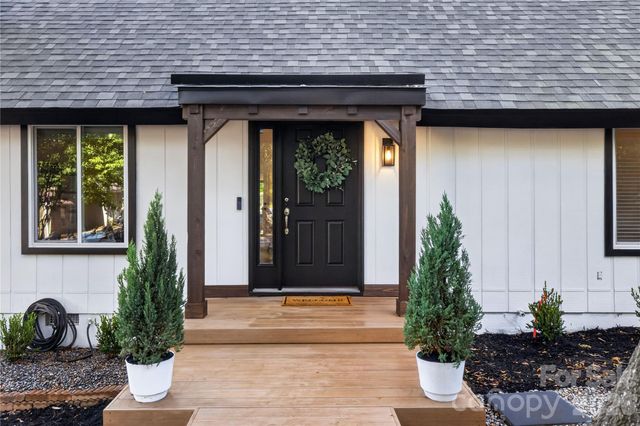1068 Gauguin Lane, Tega Cay, SC 29708