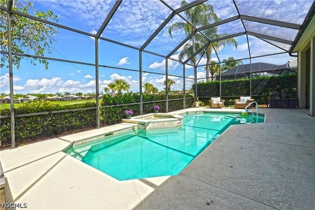 9116 Links DR, Fort Myers, FL 33913