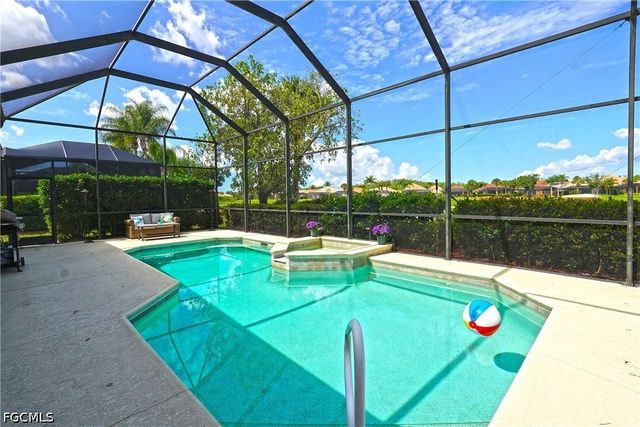 9116 Links DR, Fort Myers, FL 33913
