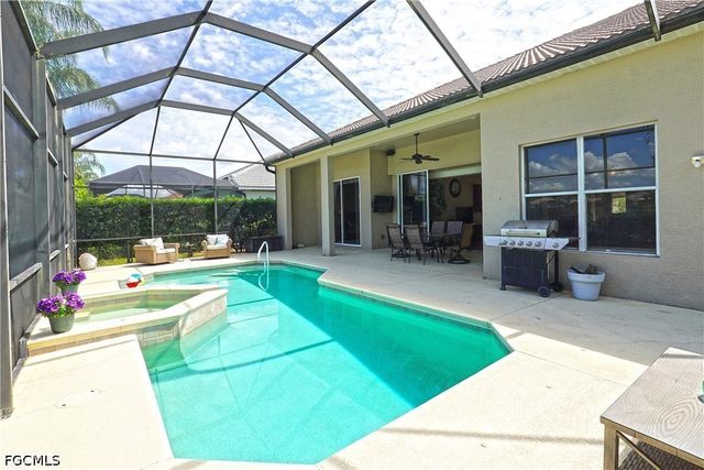 9116 Links DR, Fort Myers, FL 33913