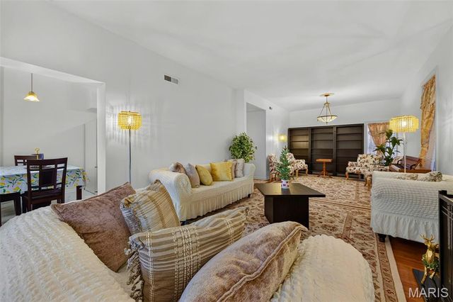 5553 Waterman Boulevard 1E, St Louis, MO 63112