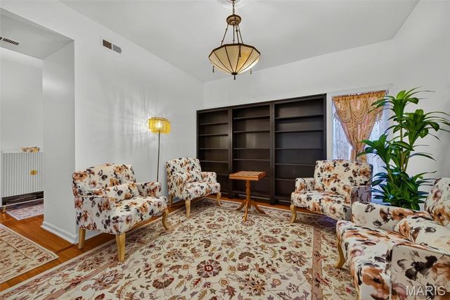 5553 Waterman Boulevard 1E, St Louis, MO 63112