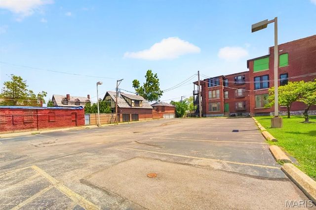 5553 Waterman Boulevard 1E, St Louis, MO 63112