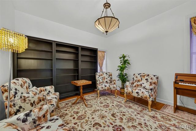 5553 Waterman Boulevard 1E, St Louis, MO 63112