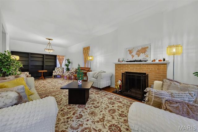 5553 Waterman Boulevard 1E, St Louis, MO 63112