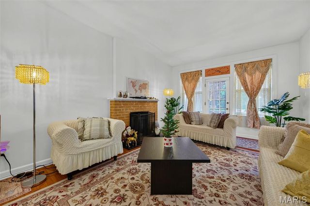 5553 Waterman Boulevard 1E, St Louis, MO 63112