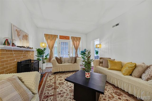5553 Waterman Boulevard 1E, St Louis, MO 63112