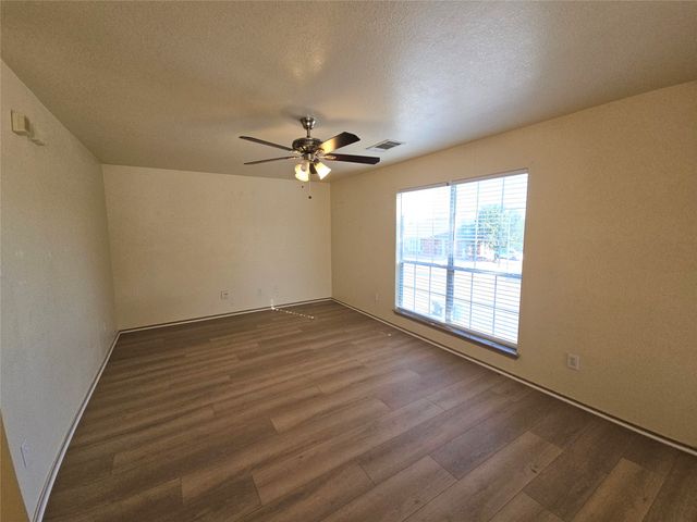 10945 Hawks Landing Road, Fort Worth, TX 76052