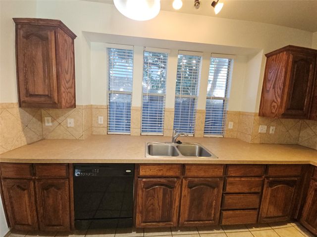 10945 Hawks Landing Road, Fort Worth, TX 76052
