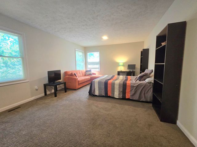 594 Springwood Drive, Oshtemo Twp, MI 49009