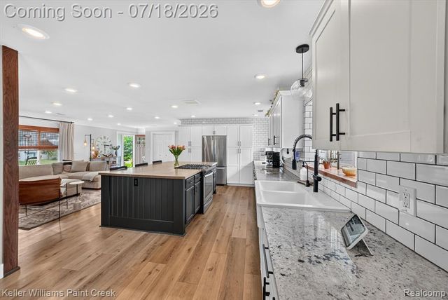 2935 Saint Jude Drive, Waterford, MI 48329